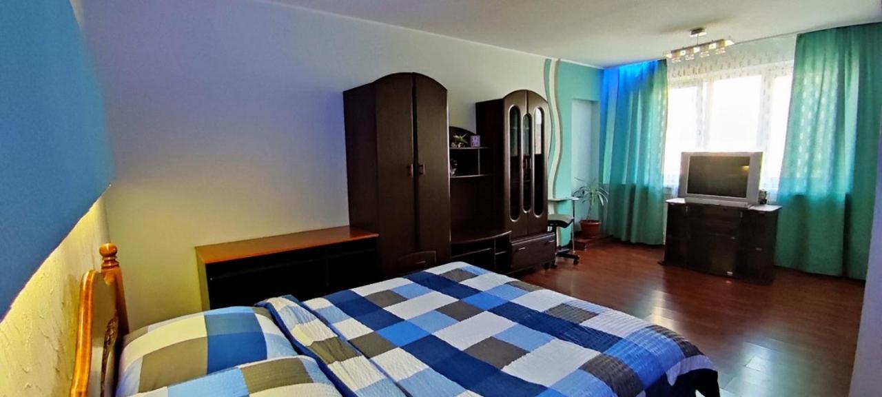 Two-Room Apartment Metro Levada Kharkiv Eksteriør bilde